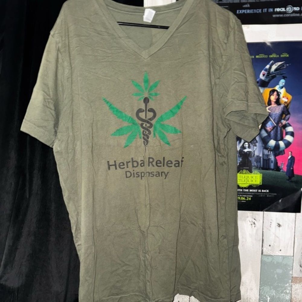 Herbal Releaf Dispensary V-Neck T-Shirt Size XL